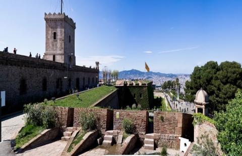 Font: https://hotelmiramarbarcelona.com/en/the-miramar-magazine/the-castle-which-emerges-from-barcelona-039-s-history Presó militar Castell de Montjuïc (Barcelona)